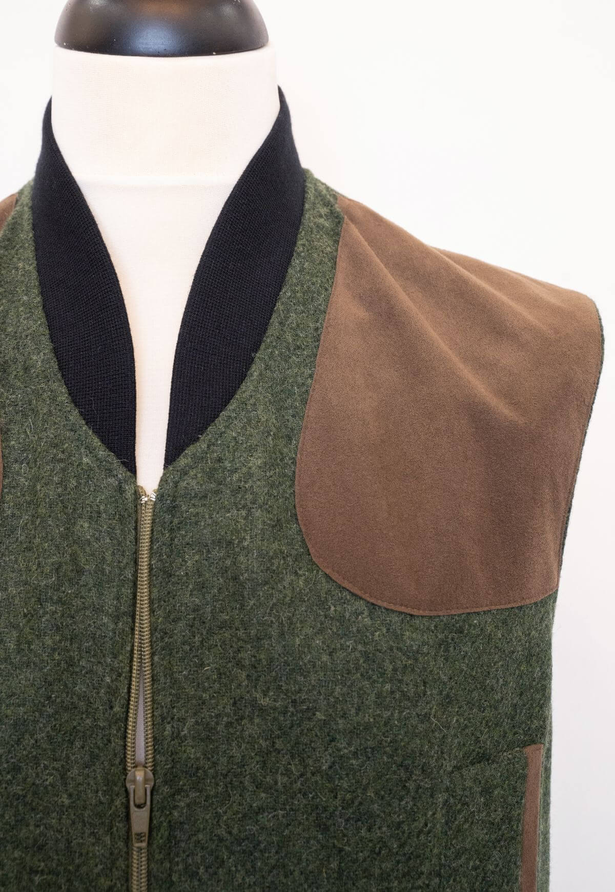 canissi-funkcionalis-vadasz-melleny-alkantara-vallresszel-can-276 – CAN-276