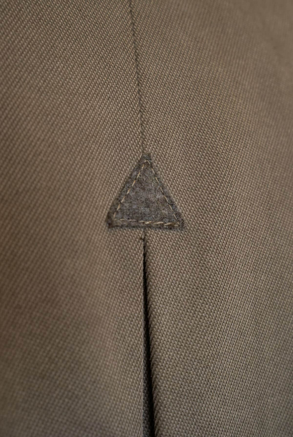 canissi-habsburg-barna-100-gyapju-zako-himzett-nyakleccel-CAN-475-4-can-475 – CAN-475