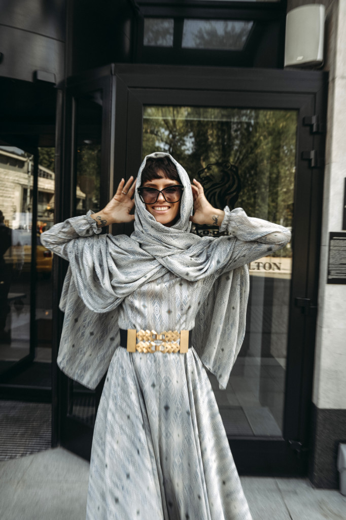 canissi-jasmine-kek-mintas-selyem-ruha-zart-nyakresszel-CAN-428-10-can-428 – CAN-428