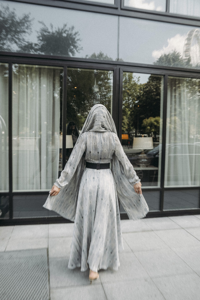 canissi-jasmine-kek-mintas-selyem-ruha-zart-nyakresszel-CAN-428-5-can-428 – CAN-428