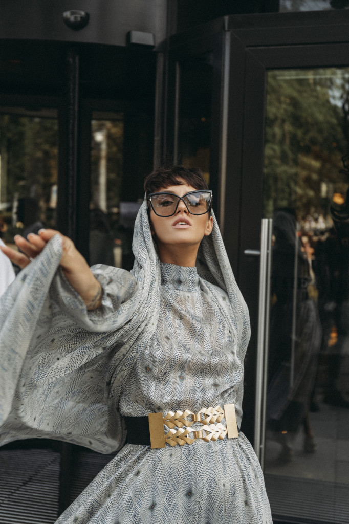 canissi-jasmine-kek-mintas-selyem-ruha-zart-nyakresszel-CAN-428-8-can-428 – CAN-428