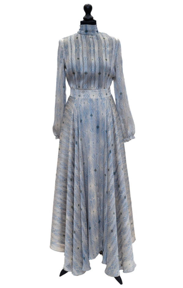 canissi-jasmine-kek-mintas-selyem-ruha-zart-nyakresszel-CAN-428-can-428 – CAN-428