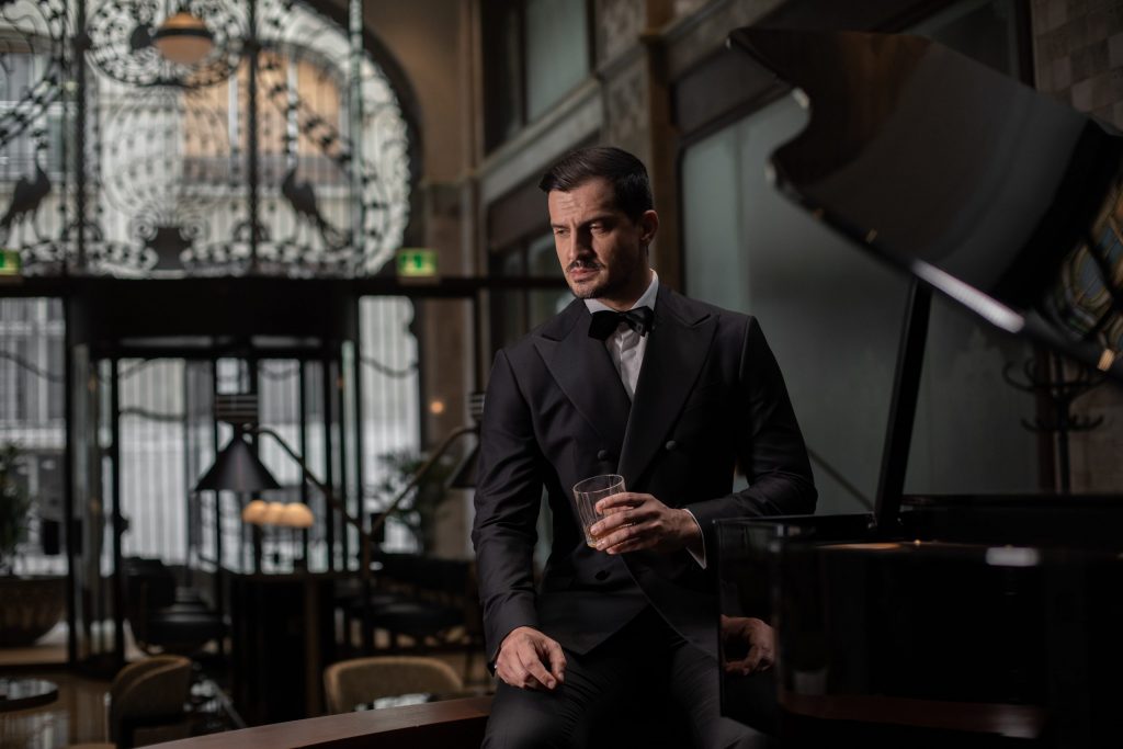 joe-black-szmoking-3-can-621 – CAN-621